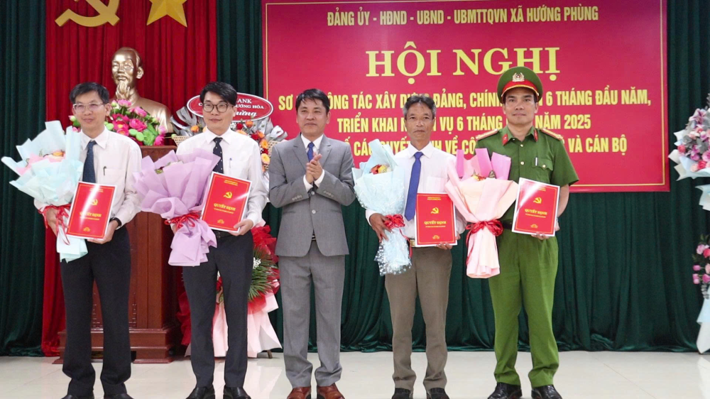 Hướng Phùng: Sơ kết công tác xây dựng Đảng 6 tháng đầu năm 2025, phương hướng nhiệm vụ trọng tâm 6 tháng cuối năm 2025, công bố các quyết định về công tác tổ chức và cán bộ